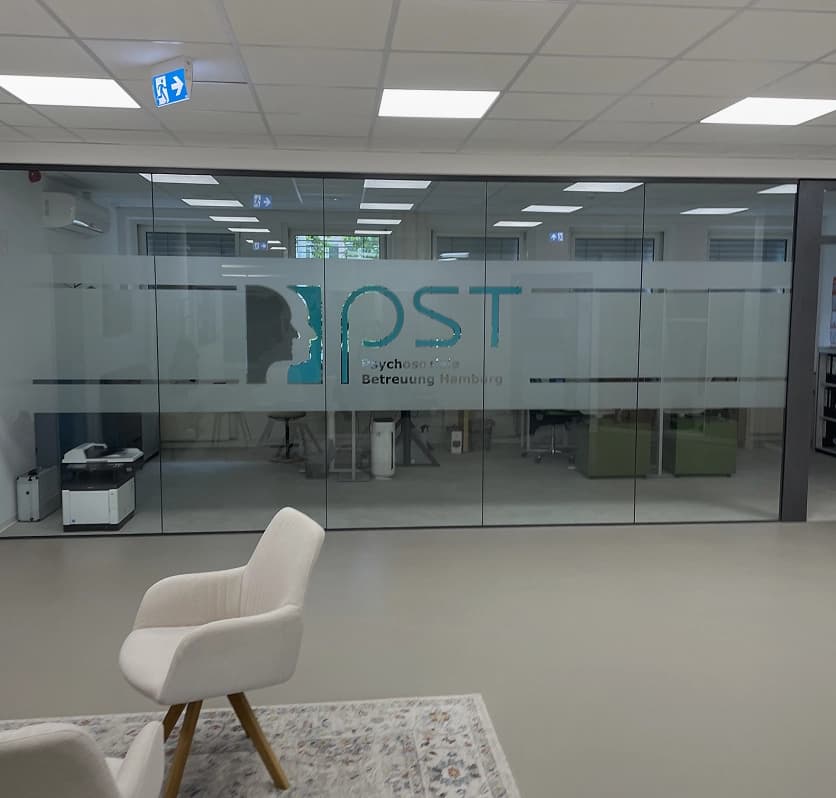 Folierung bei PST gGmbH Psychosoziale Betreuung Hamburg — Projekt von MS Folien und Werbetechnik